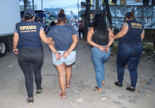 Las mujeres fueron capturadas en flagrancia. (Foto: PNC)