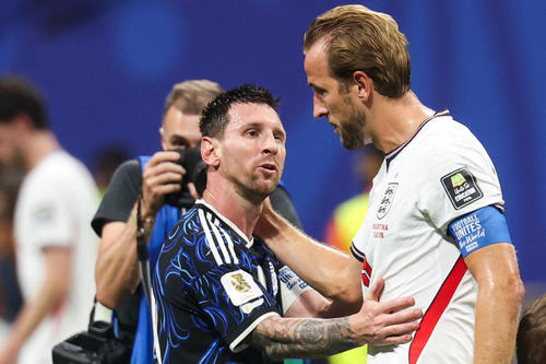 Tras el partido, ambos capitanes se encontraron y se demostraron respeto mutuo. (Foto: AFP)