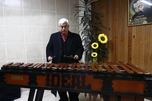Francisco Román Bethancourt ha dedicado más de 50 años a mantener vigente la historia de la Marimba Ideal. (Foto: Oswaldo Cop/Colaborador)