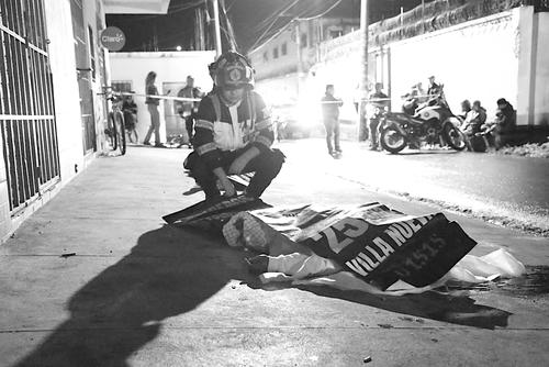 Los cuerpos quedaron sobre ka cinta asfáltica. (Foto: Bomberos Voluntarios)