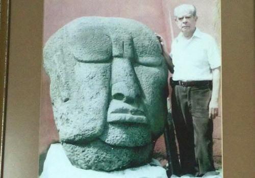 Rubén Chévez Van Dorne fue un destacado gestor cultural, educador y fundador guatemalteco, reconocido principalmente por rescatar y preservar el patrimonio arqueológico de la costa sur de Guatemala. (Foto Cortesía/Julietita Xjeves)