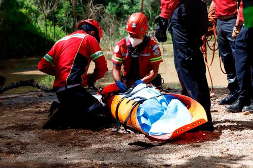 Bomberos entregaron el cuerpo al Ministerio Público. (Foto: CMB)
