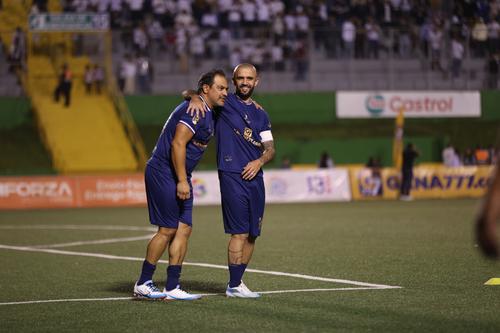 José Manuel Contreras junto a Carlos el "Pescado" Ruiz. (Foto: Juan Manuel Mijangos)