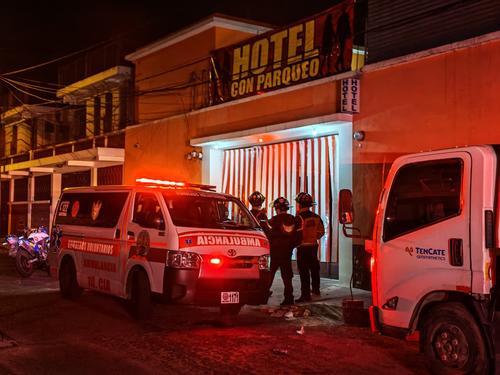 El posible crimen ocurrió la madrugada de este sábado en un hotel de la zona 7. (Foto: CVB)