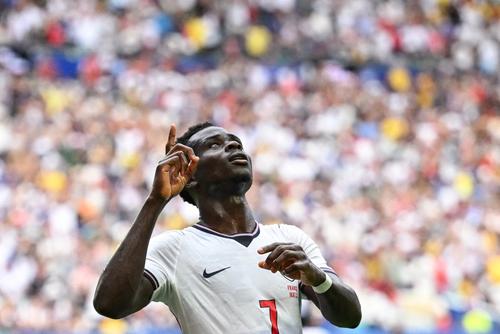 El inglés Bukayo Saka acumuló 7 pérdidas de balón provocadas, 85 presiones defensivas y 21 presiones defensivas directas. (Foto: AFP)