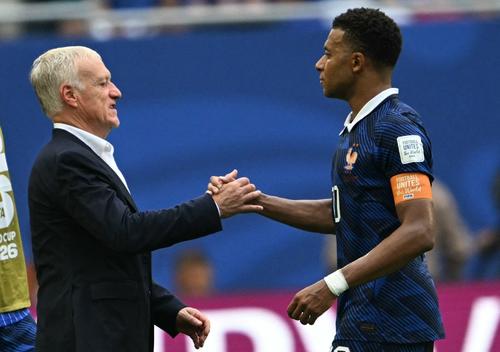 Mbappé acumuló 232 pases, con una precisión del 87%. Registró 10 centros, 31 intentos de ruptura de líneas y 12 cambios de orientación intentados. (Foto: AFP)