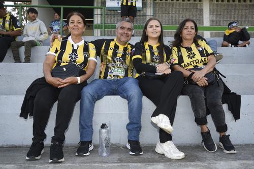 Los aficionados de Aurora dijeron presente para apoyar a su club en la final. (Foto: Orlando Chile / Nuestro Diario)