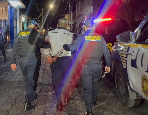 El responsable fue arrestado tras evidenciarse el crimen por medio de una grabación. (Foto vía: PNC)