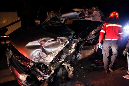 El picop quedó destruido luego del aparatoso accidente vial. (Foto: CBM)
