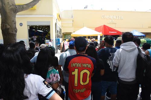 Aficionados que apoyan a España y Argentina conviven con emoción la final. (Foto: Edgar Pocón/Nuestro Diario)