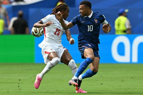 Mbappé registró 250 esprints (arrancadas) y 529 esprints a gran velocidad. (Foto: AFP)