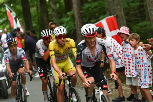 Evenepoel se convirtió en el primer hombre de la historia en ganar medallas de oro en la prueba contrarreloj y en la carrera de ruta en los mismos Juegos Olímpicos. (Foto: AFP)