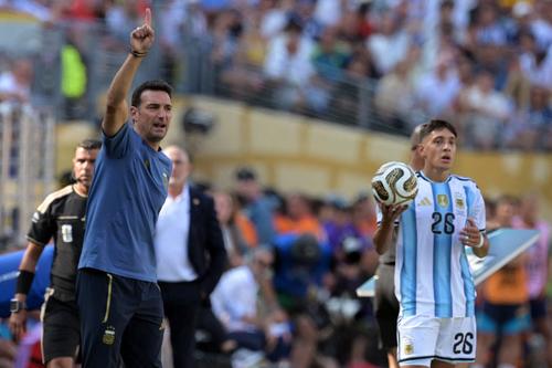 Los dirigidos por Lionel Scaloni terminaron el torneo con 19 goles y 12 asistencias, además de 115 remates, 46 entre los tres palos. (Foto: AFP)