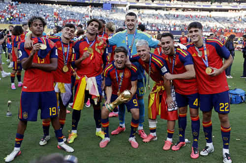 Ocho jugadores del FC Barcelona conforman la base de la selección española que conquistó su segundo título mundial, mismo número de futbolistas culés en Sudáfrica. (Foto: Getty)