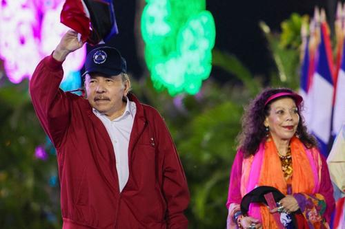 El presidente Daniel Ortega y su esposa Rosario Murillo gobiernan Nicaragua con poder absoluto. (Foto: AFP)