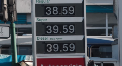 Precios del combustible en una estación de servicio de la zona 9 de la ciudad. (Foto: Oscar Rivas/Colaborador)