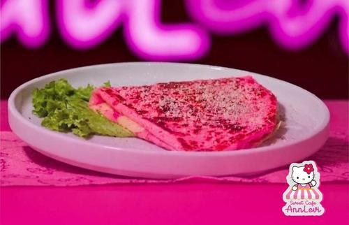También hay crepas con un toque rosa. (Foto: Cortesía Sweet Café AnnLeví)