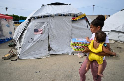Más de 23,500 personas se encuentran en campamentos tras la destrucción de sus viviendas. (Foto: AFP)