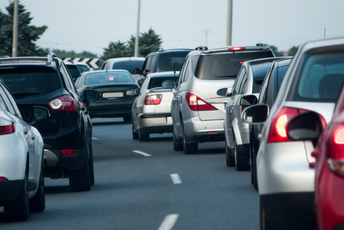 El problema del congestionamiento vehicular genera un costo anual de 25 mil millones de quetzales. (Foto: Canva/Soy502)