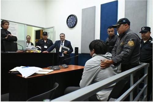 El abogado Miguel Balsells, a un costado de la jueza Carol Patricia Flores, renunció a seguir conociendo el proceso contra Camilo Roberto Calvo Leiva. (Foto: José Luis Pos/Colaboración)