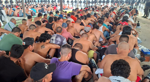 Privados de libertad permanecieron en el patio mientras se desarrollaba la requisa. (Foto: Pablo Miguel/Colaborador)