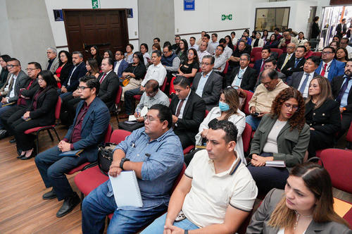 Profesionales de diversas empresas acudieron a el conversatorio de la Ley Antilavado. (Foto: Wilder López/Soy502)