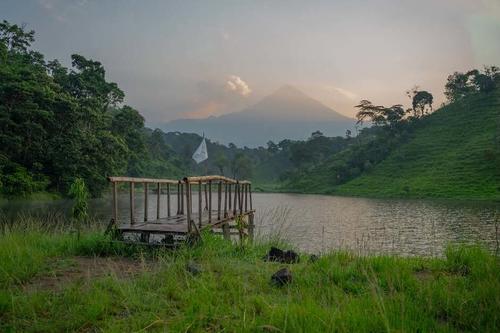 Desde la laguna San Pedrito de puede visualizar el volcán Santiaguito. (Foto: IG/Mechestour_gt)