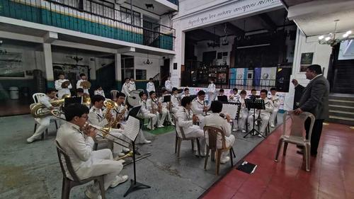 La Banda Marcial del Colegio para Varones San Sebastián tiene un amplió repertorio de música y es dirigida por el maestro Enrique Uribe. (Foto: Cortesía Banda Marcial)