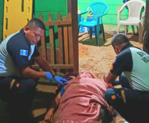 Los hijos de la mujer alertaron a vecinos, quienes llamaron a los Bomberos. (Foto: Irma Tzi/Colaboradora)