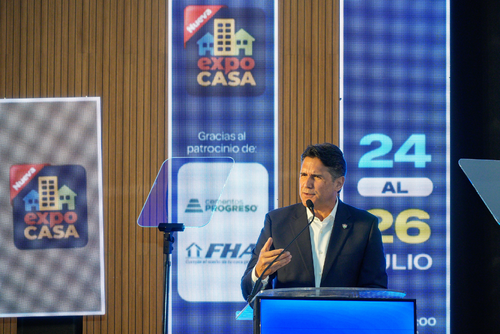 El alcalde Ricardo Quiñónez enfatizó en la necesidad de acercar los proyectos habitacionales a los servicios y empleos. (Foto: Wilder López/Soy502)