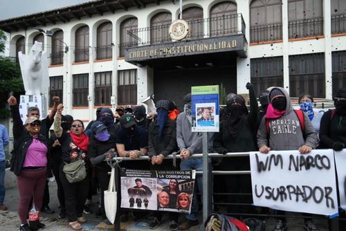 En junio, hubo manifestaciones frente la CC en rechazo a la elección de Walter Mazariegos como rector de la Usac. (Foto: Archivo/Soy502)