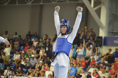 Nicolle Way alzó los brazos tras ganar el combate en la final ante la puertorriqueña Katelyn Cruz. (Foto: Bernie Morales)
