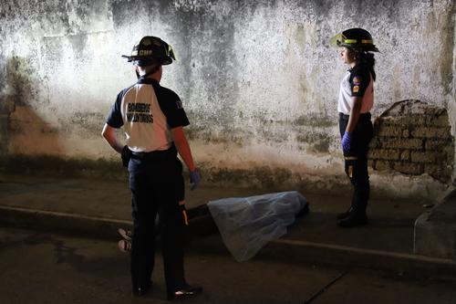 El cuerpo presentaba señales de violencia. (Foto: Bomberos Voluntarios)
