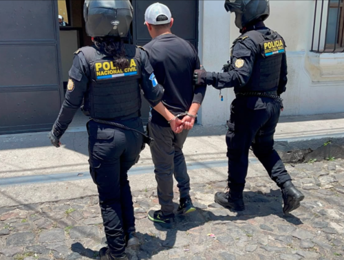El hombre fue detenido en un puesto de control en el ingreso de la Ciudad Colonial. (Foto: PNC)