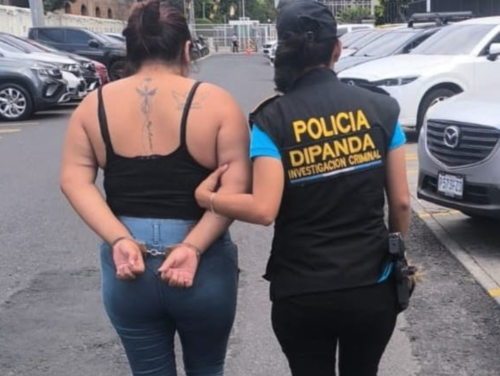 La mujer deberá enfrentarse a la justicia para esclarecer su situación. (Foto: PNC)