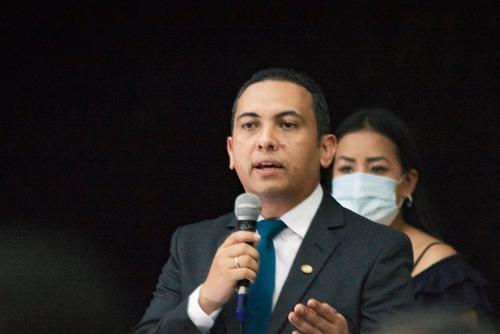 El expresidente del CPA y de la Asamblea de presidentes de los Colegios Profesionales, Marco Tulio Bautista Stewart presentó una acción de amparo en contra del Congreso para que se abstenga de juramentar a los decanos de la Universidad America y UJJAB. (Foto: Archivo/Soy502)