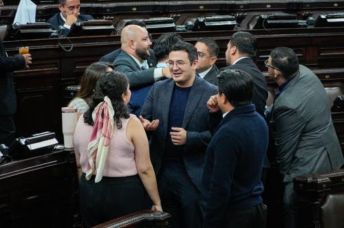 La bancada sostiene que los recursos del Estado deben llegar directo a la población y no a los importadores o distribuidores de combustible. (Foto: Wilder López/Soy502)