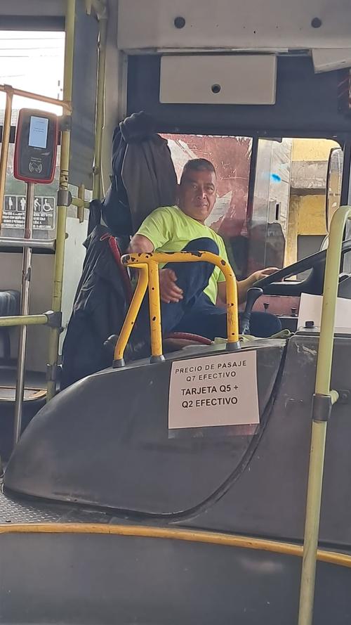 Los usuarios deben pagar ahora Q7 para utilizar el transporte urbano. (Foto: José Pos/Colaborador)