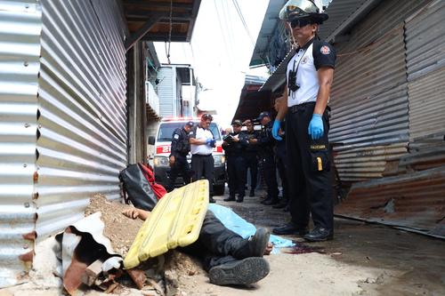 La víctima quedó entre las viviendas del sector. (Foto: CVB)
