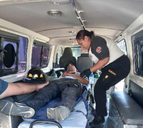 El conductor fue trasladado debido a las heridas y golpes que sufrió durante el accidente. (Foto: CVB)