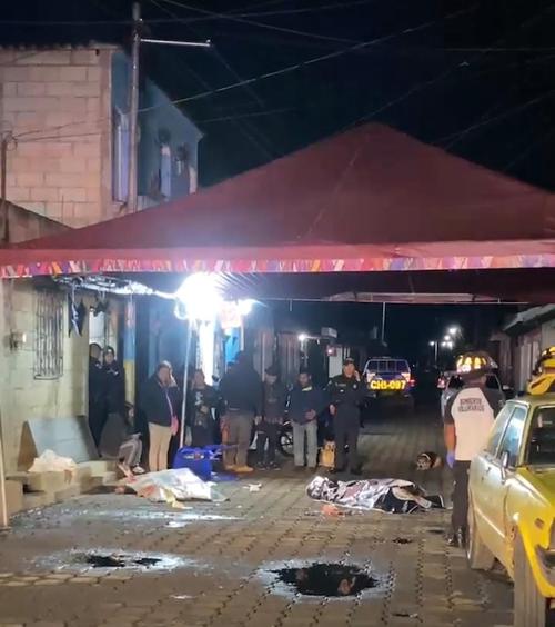 Las autoridades investigan el motivo de este triple crimen. (Foto: CVB)