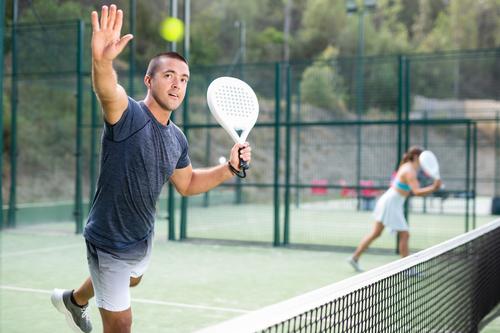 Su habilidad para sorprender en deportes como el tenis, junto con su adaptabilidad cerebral, los convierte en competidores formidables. (Foto: Shutterstock)