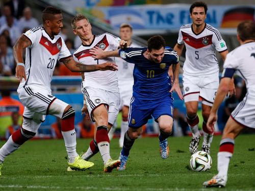 Messi estuvo cerca de la gloria, pero Alemania volvió a imponerse en otra final histórica entre ambas selecciones. (Foto: Archivo)