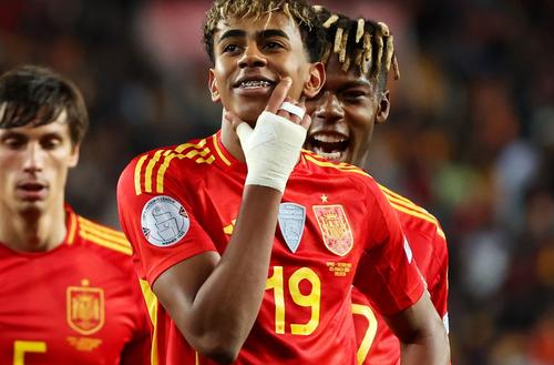 Lamine Yamal pudo elegir entre tres selecciones para realizar su carrera internacional, pero eligió España.