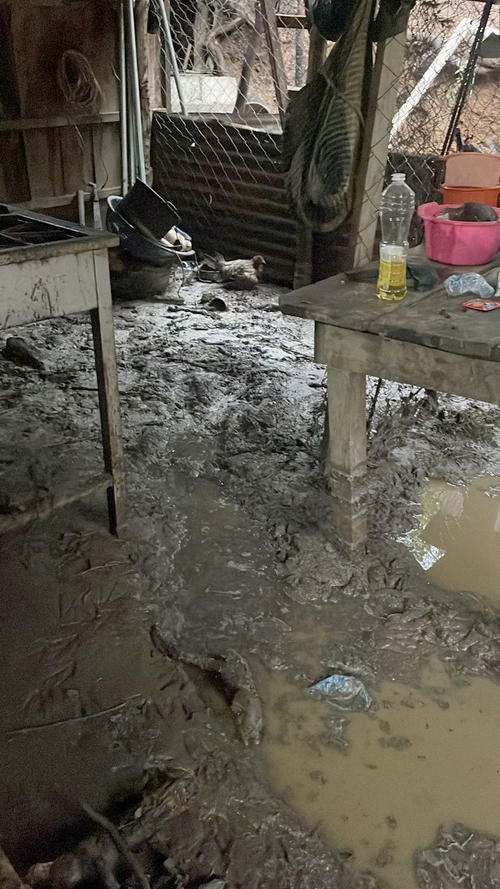 Viviendas afectadas por inundación registrada en el barrio La Línea, San José La Arada, Chiquimula. (Foto: Conred)