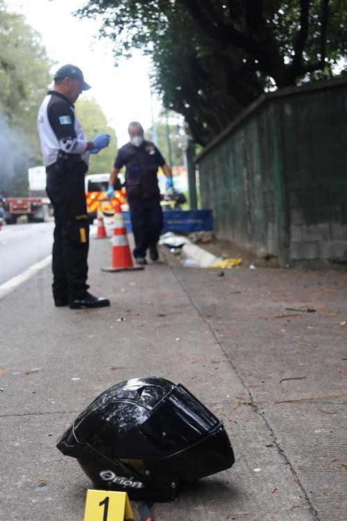 El casco protector del conductor quedó a unos metros del cuerpo. (Foto: CVB)