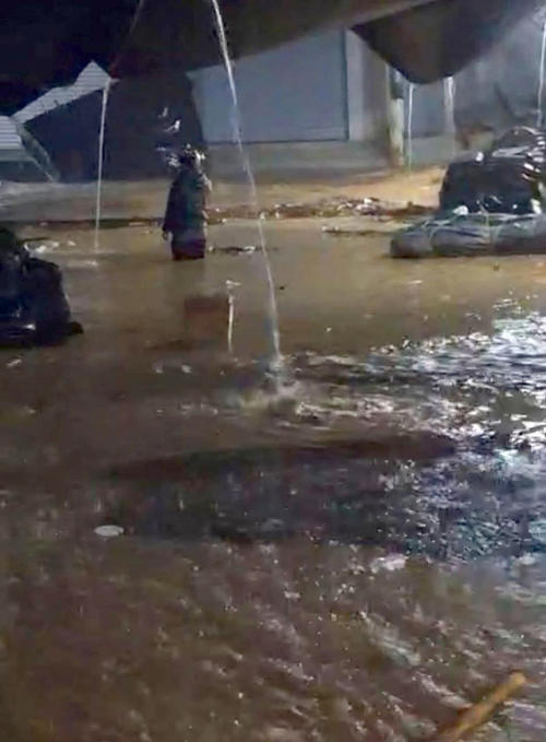 El Mercado Municipal de Santa María Cahabón, Alta Verapaz, quedó inundado. (Foto: Conred)
