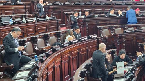 Diputados, la SIB y la IVE analizaron durante semanas las enmiendas propuestas a la iniciativa. (Foto: Estuardo Paredes/colaborador)
