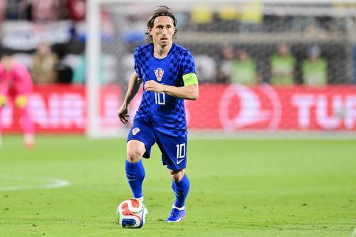 Luka Modrić debutó en una Copa del Mundo el 12 de junio de 2006 en el Mundial de Alemania. Ingresó de cambio en el minuto 78 en el empate sin goles entre Croacia y Japón.
