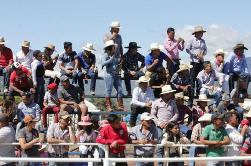 Cientos de vecinos acuden todos los años a la feria a presenciar cada actividad cultural y ganadera que se realiza. (Foto: Municipalidad de Jutiapa)